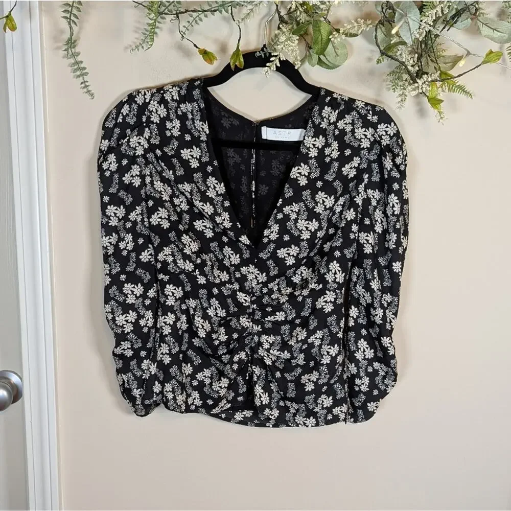 Astr the label floral ruched puff sleeve top xs
